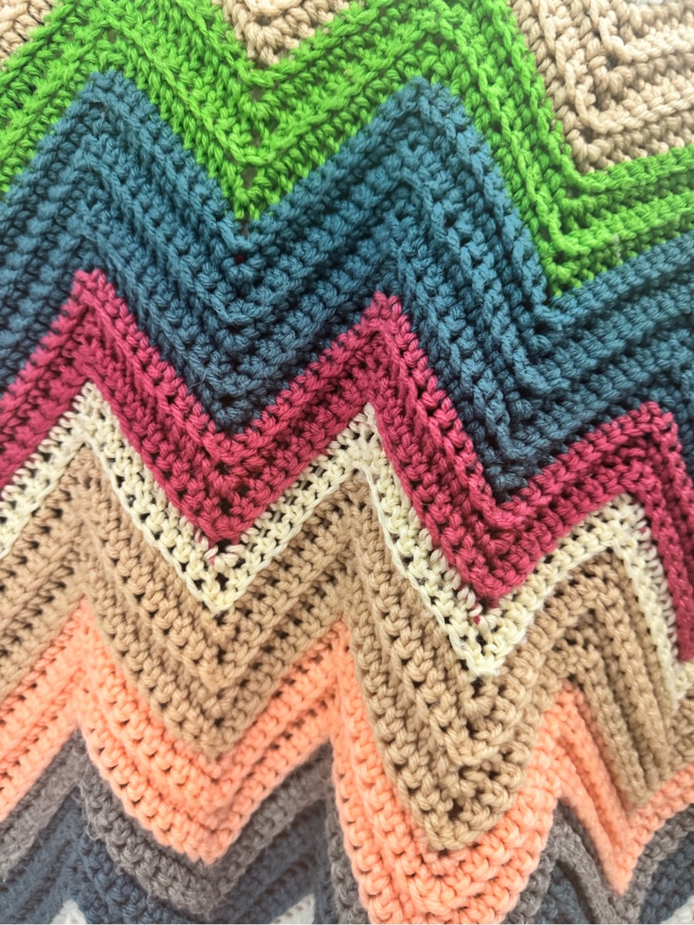 Multicolor Zigzag Crochet handmade vintage couch throw, great colors!! - Picture 3 of 4